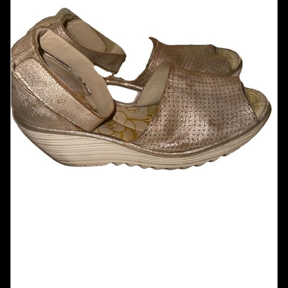 FLY LONDON Yake Metallic Wedge Sandal Perforated Leather Hook Loop Sz 39(8-8.5) - Picture 4 of 8